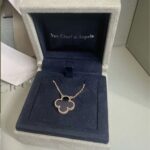Collier pendentif Van Cleef & Arpels Vintage Alhambra en onyx et or